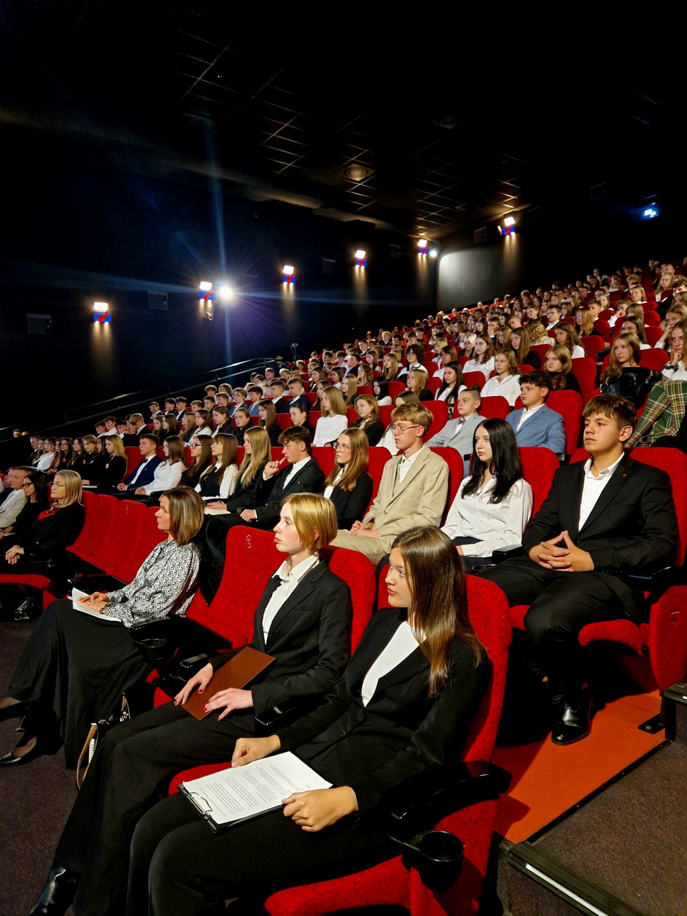 Zdjęcie Ślubowanie kl 1 2025 (33)1bac3f0c-1de5-4d5b-9104-84386e6914f4.jpg w galerii Ślubowanie klas pierwszych (6.10.2025)